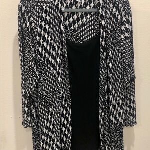 Black and White twin set top